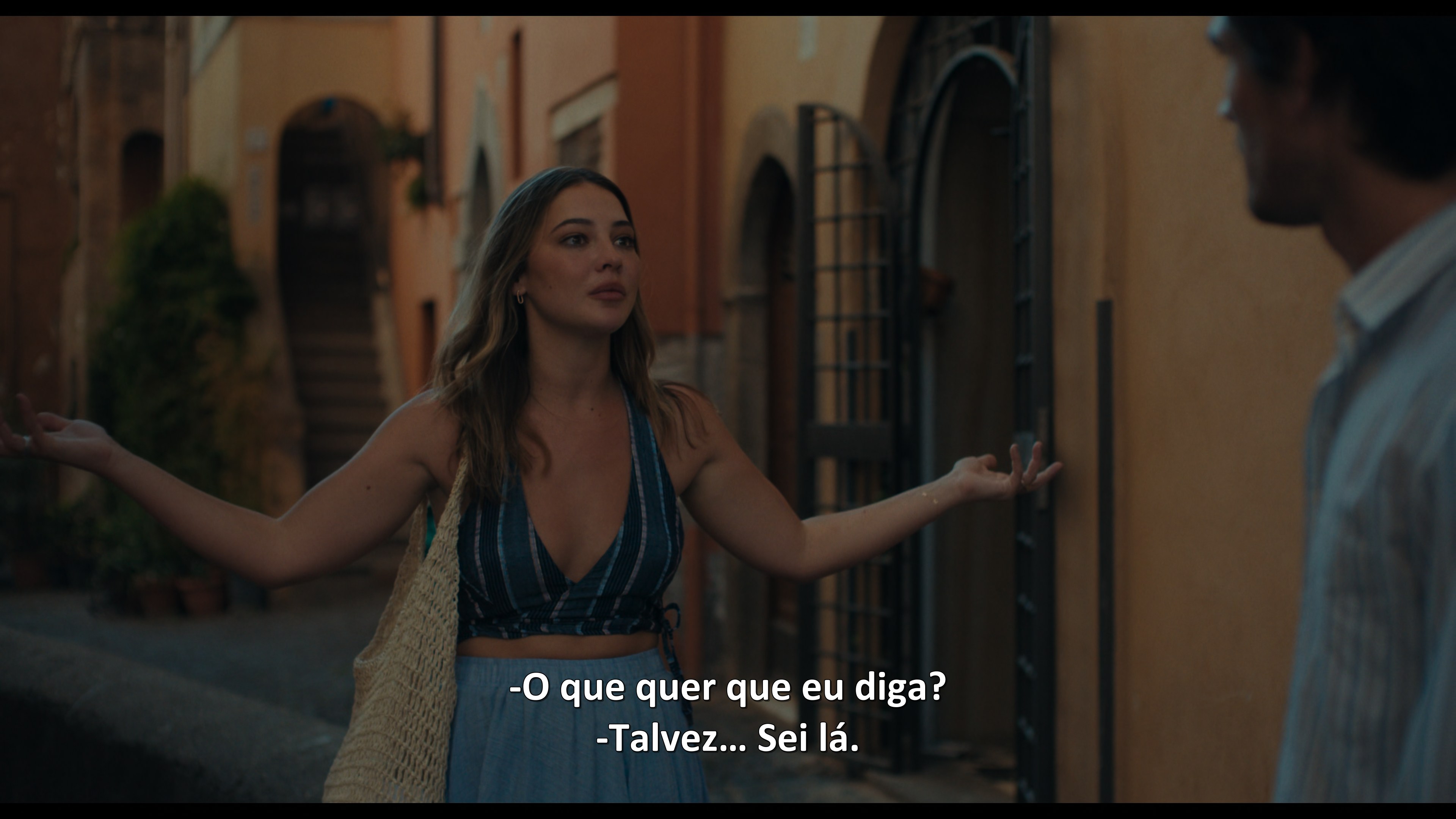 Cena romântica do filme em uma cidade à noite
